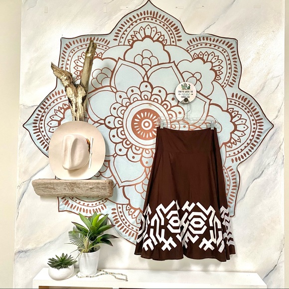 Beautiful trendy BOHO skirt w Aztec/ Native fell - Picture 2 of 10